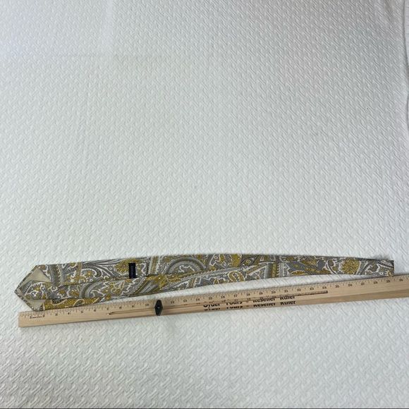 Banana Republic 100% Silk tie - Picture 10 of 10